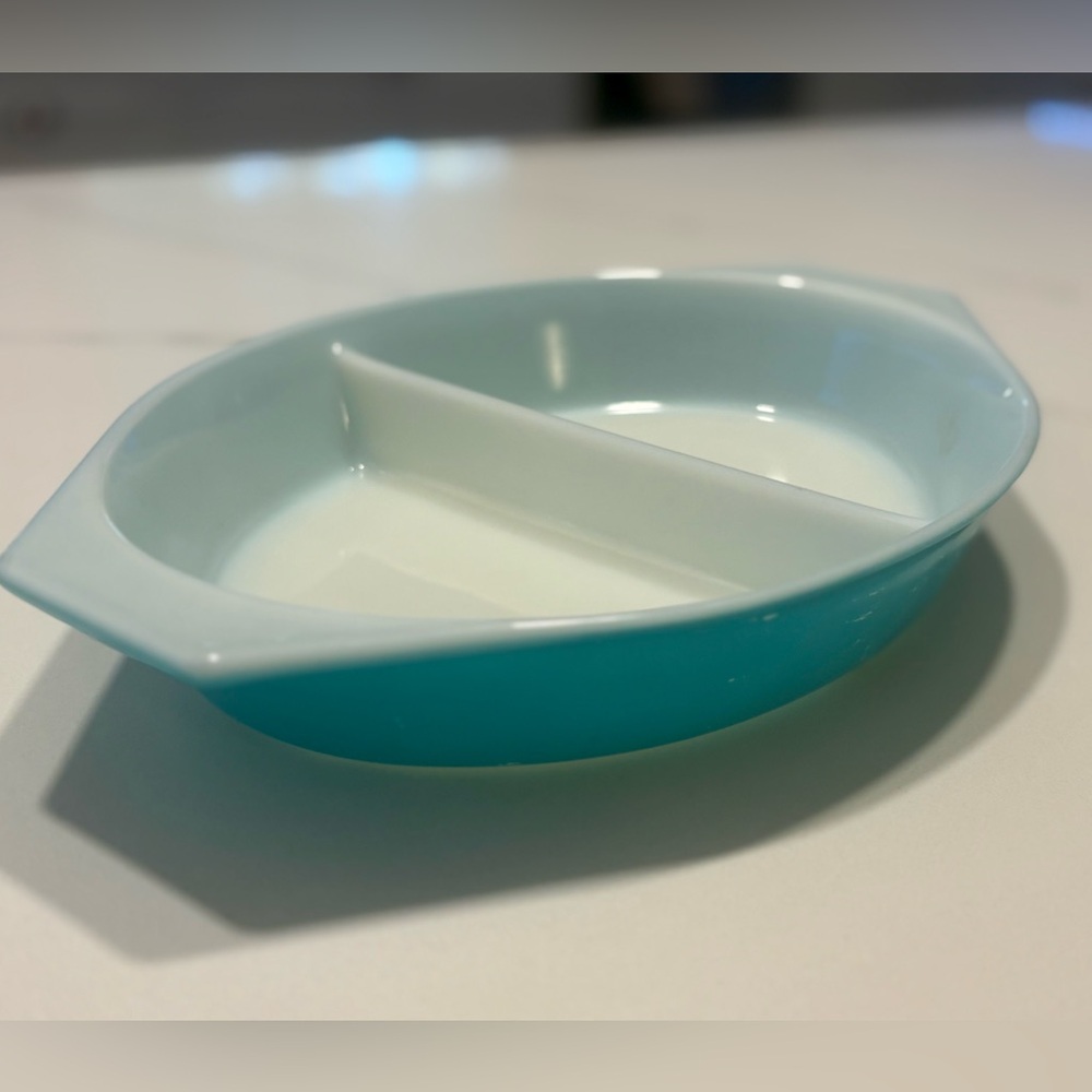 Pyrex Turquoise Blue Divided Casserole Dish - 1 1/2 QT - Picture 3 of 6